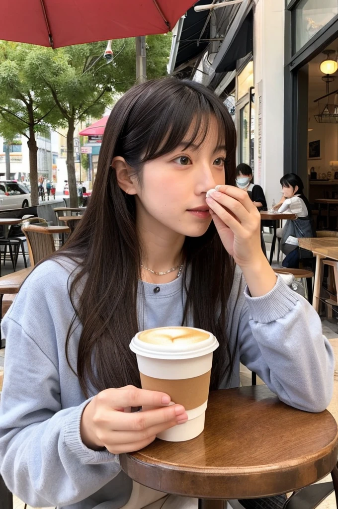 Beautiful Japanese Women、20-year-old、Drinking coffee at a cafe