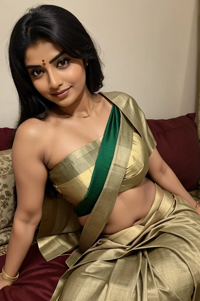 Hot sexy indian silk saree aunty
