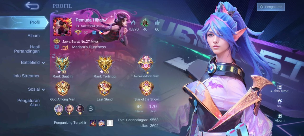 masculine male, masterpiece, ((perfect eyeest quality, (semirealism:1.9), beautiful lighting, (extremely detailed CG unity 4k fhd wallpaper), High Detail, Sharp focus, dramatic outdoors, 1 boy ,19 years old, blue hair, light purpel eyes, smile, a close up of a person with a hat and a sword, ashe, leblanc, rin, tane skin, orianna, range murata and artgerm, zenra taliyah, roguish smirk, vivy, ezreal (league of legends, charming sly smile, youthful taliyah, smirking male bard, kda, mobile legends,realistic, high quality, 8k, red hair.