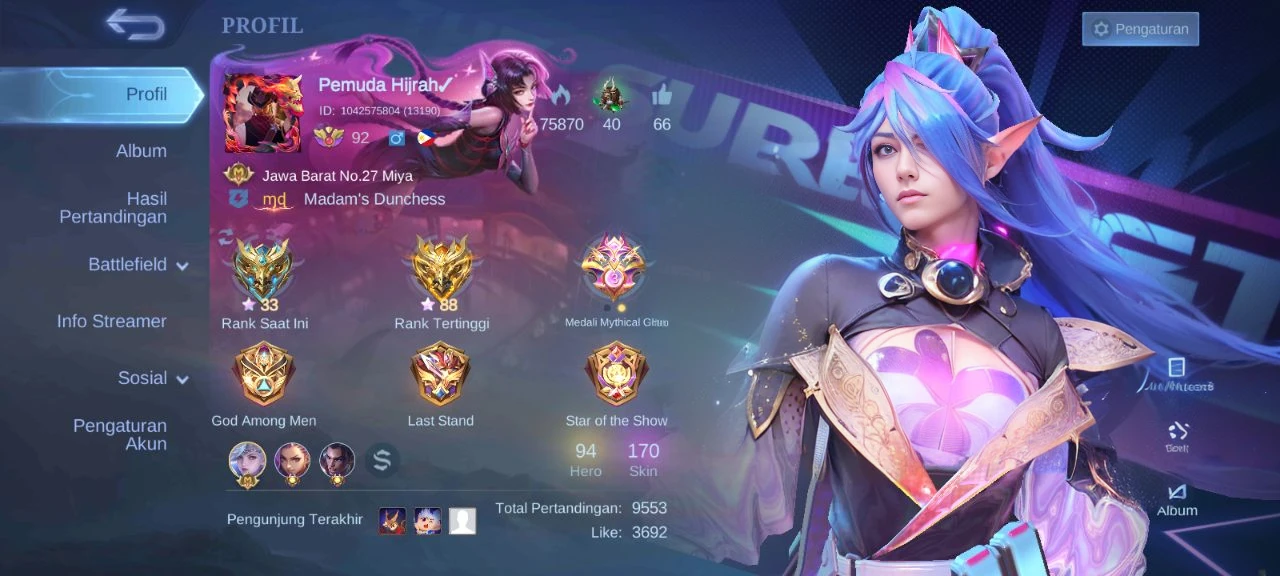 masculine male, masterpiece, ((perfect eyeest quality, (semirealism:1.9), beautiful lighting, (extremely detailed CG unity 4k fhd wallpaper), High Detail, Sharp focus, dramatic outdoors, 1 boy ,19 years old, blue hair, light purpel eyes, smile, a close up of a person with a hat and a sword, ashe, leblanc, rin, tane skin, orianna, range murata and artgerm, zenra taliyah, roguish smirk, vivy, ezreal (league of legends, charming sly smile, youthful taliyah, smirking male bard, kda, mobile legends,realistic, high quality, 8k, red hair.