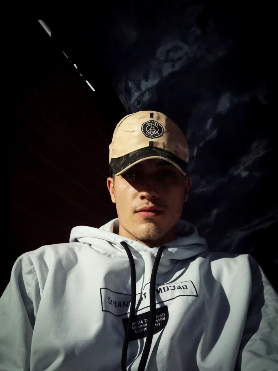 3d animating 
, change to gray Camo camouflage uniform , skullish, Eyes red, Lumiere, blur