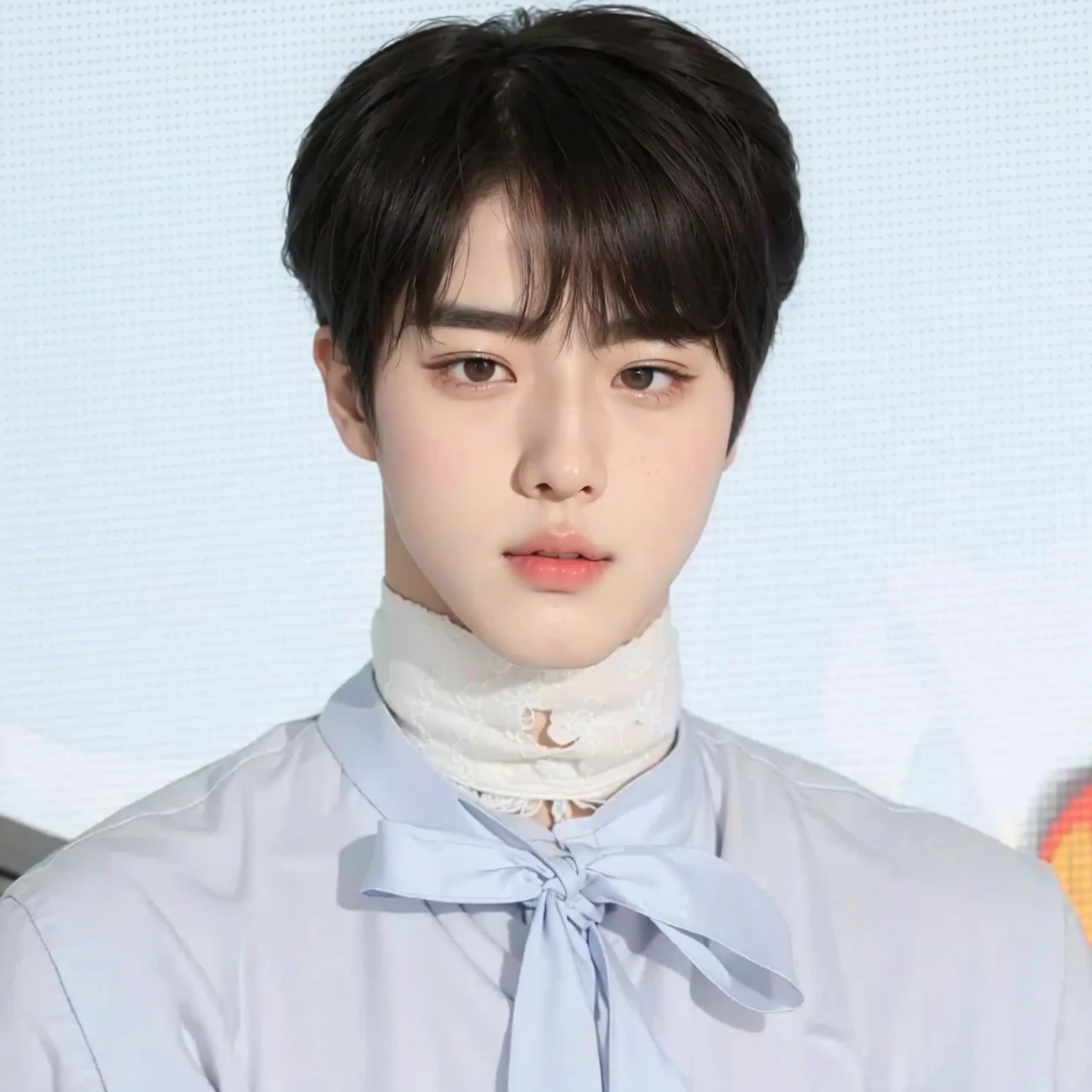 Seokjin Asian man with light hair,looking at the camera, rosto Jin Idol de kpop do grupo bts,beautiful pale and delicate Korean face