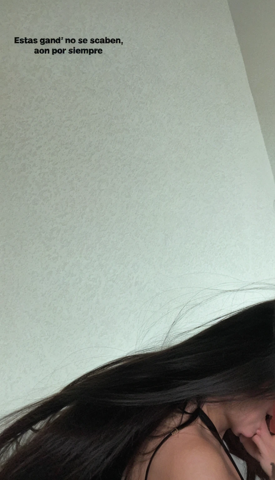 Teenage girl taking photo in a mirror Long hair, black fur, falda