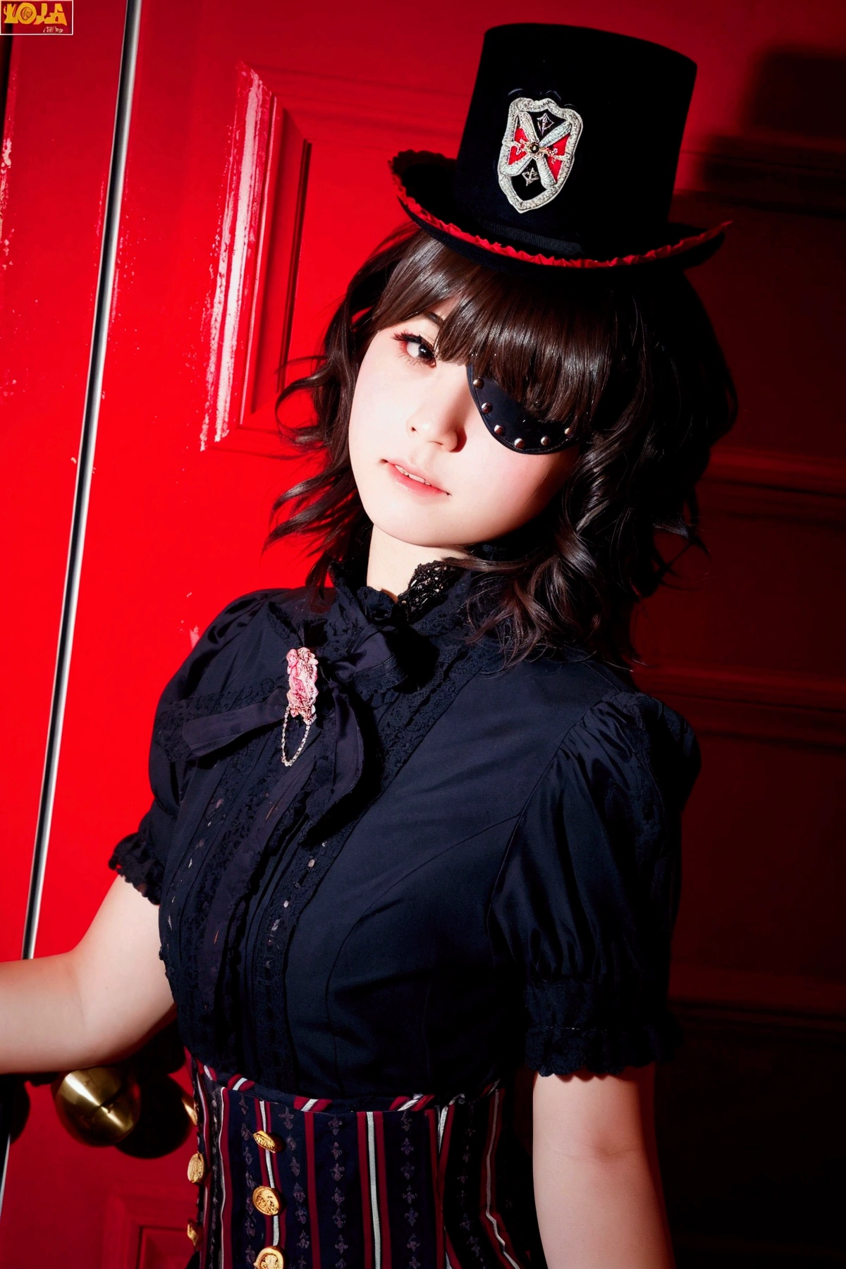 There&#39;s a woman in a top hat and a dress holding a sword, Portrait of a Radical Lolita Girl, Magical Lolita Girl Portrait, Chiho, victorian Gothic lolita fashion, Ayaka, Eat and drink, Lolita Style, Wear dark Victorian goggles, Gothic!!, Ayami koj ima, Ayami, Ayami kojima amano, marisa kirisame