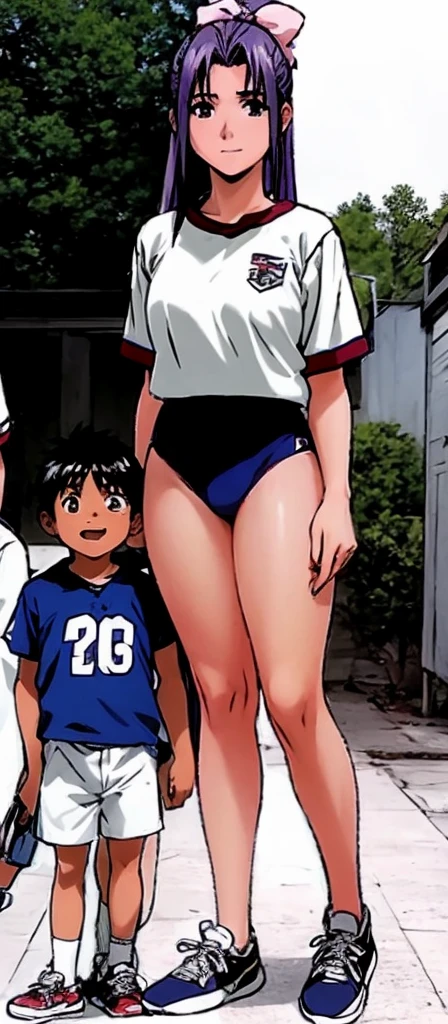 Momoko Koigakubo, a tall girl with beautiful legs, is standing with a smile on her face in a white gym uniform and light navy blue bloomers that look like panties.。Momoko Koigakubo is holding a young boy in a jersey.。