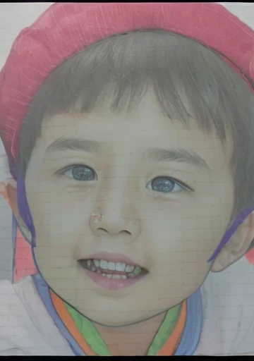 Realistic color photography style、Smiling emphasizes nasolabial folds. Make the chin a little thinner and accentuate the nasolabial folds.、I want it to look more like a color photograph...........。3 year old boy, Xu々To、Clearly visible、Emphasizes deep nasolabial folds from nose to mouth、Generate left and right dimples、Show me your beautiful smile.。Make your eyes look cute with double eyelids.