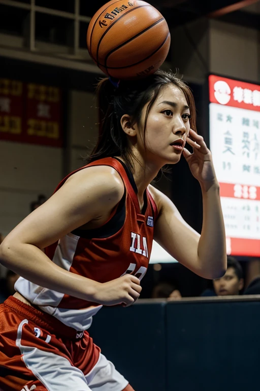 Han Mengqi plays basketball