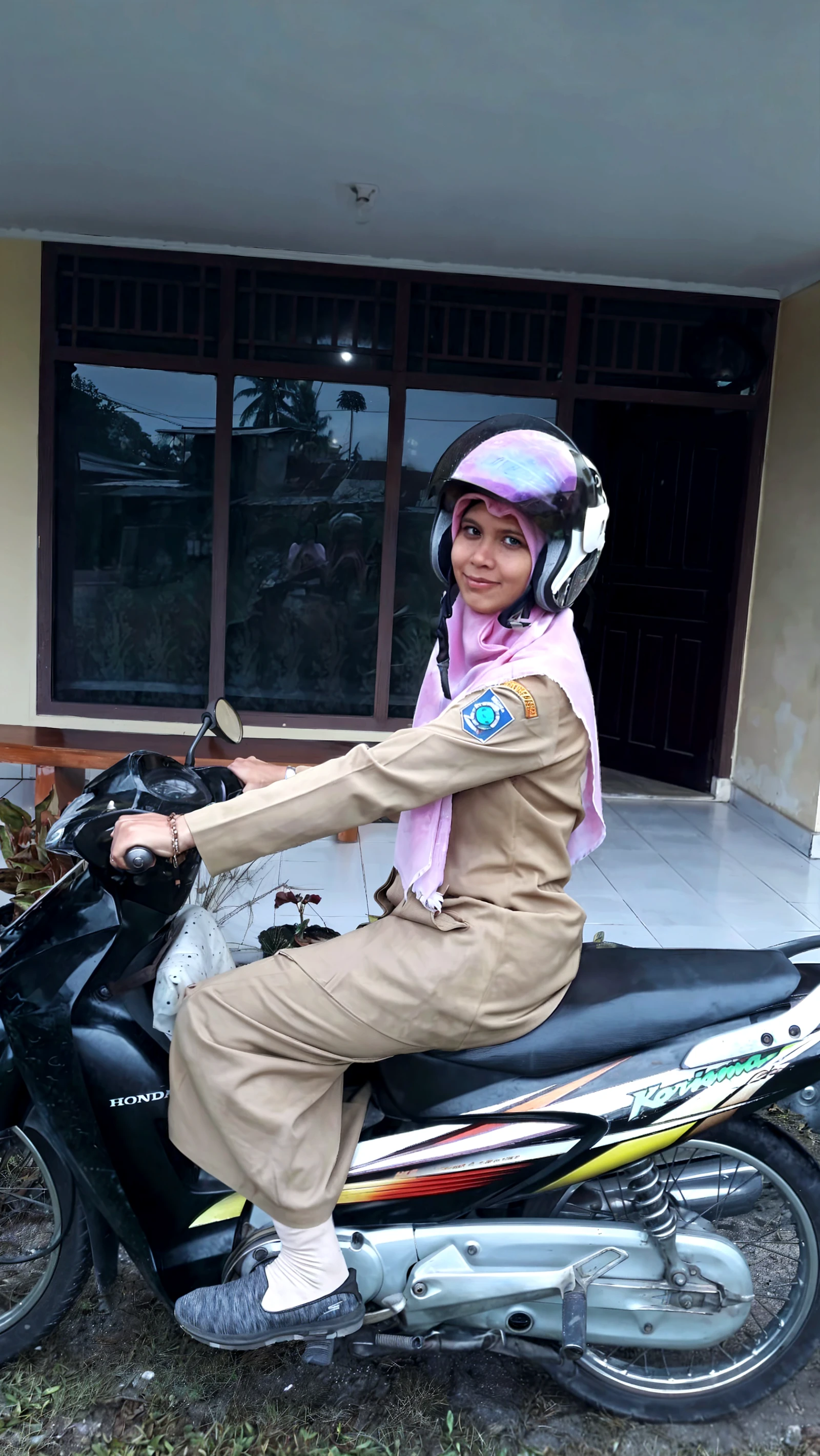 Gambarkan foto yg sama