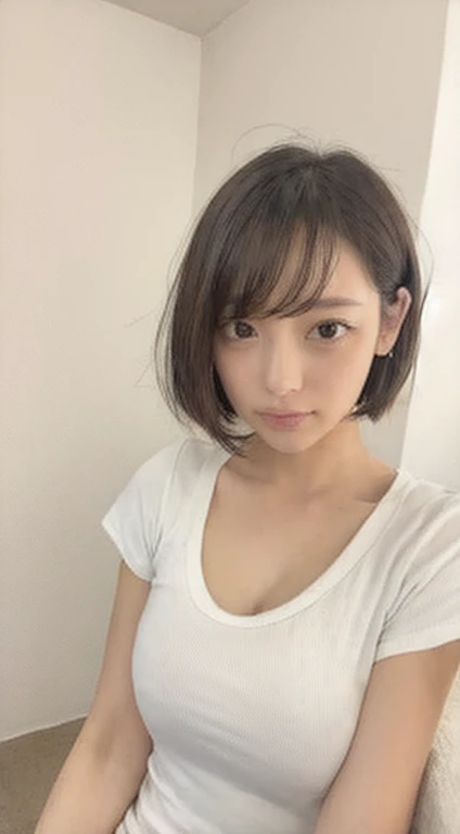 White wall、Brown T-shirt、Medium Short Hair
