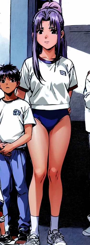 Momoko Koigakubo, with her beautiful legs, stands in a white gym uniform and light navy blue bloomers that look like panties.。Momoko Koigakubo is holding a young boy wearing a tracksuit。