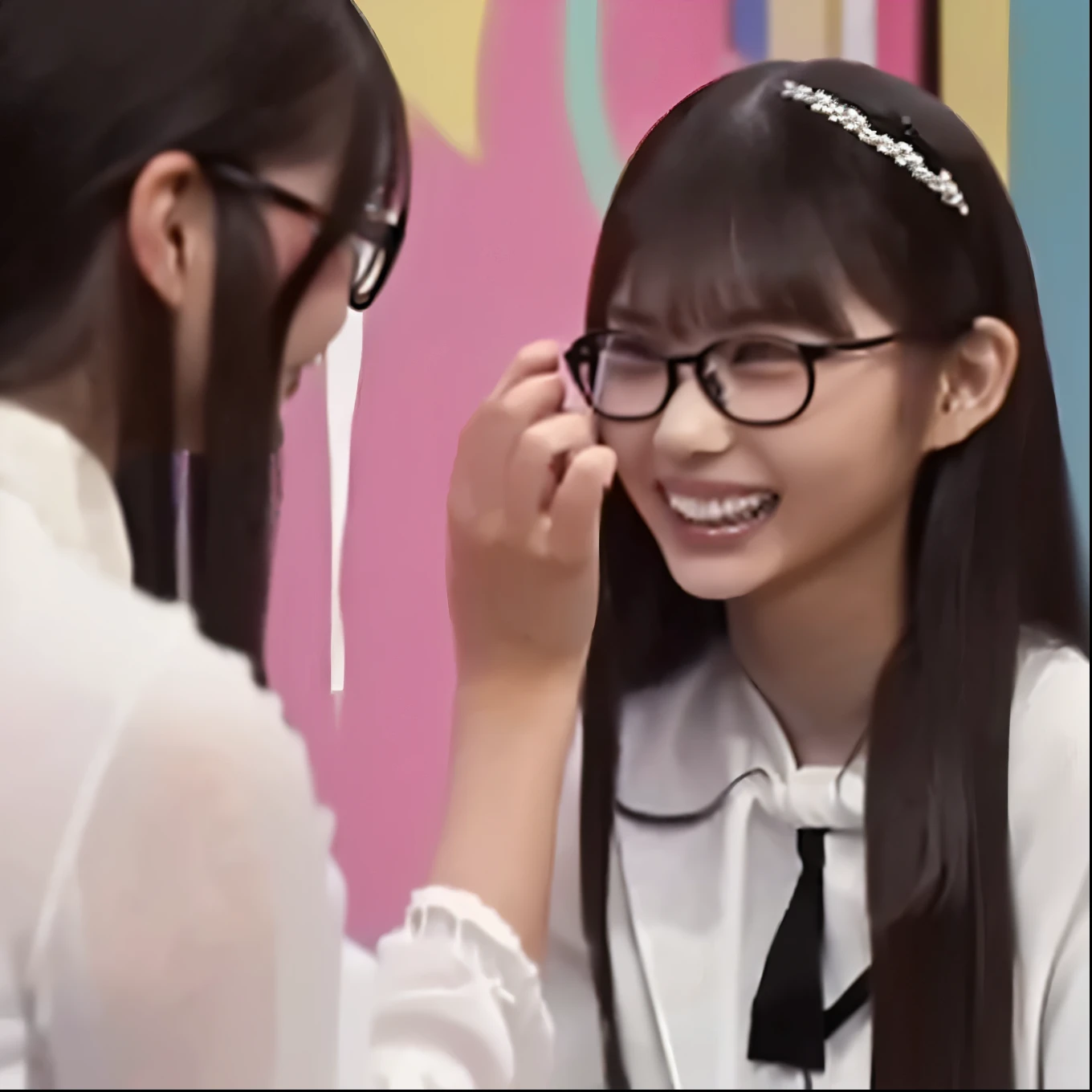 (My sister, a gal-like model in white clothes, violently beats up my childhood friend who wears glasses and wears black clothes.:1.5)，(My sister, with an evil smile on her face, beats up my childhood friend who wears glasses:1.2)，(A childhood friend with glasses fights back 1.3)，(I stepped in between them to stop them.)，