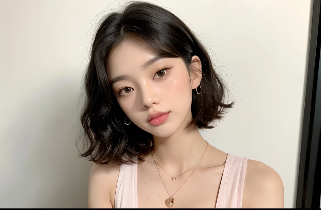 Kim Jennie with black hair, with curls, Brown eyes, beautiful eyes, he, pretty lips, pink lips, heart and cupid shaped lips, nice skin, pale white skin, with moles and freckles all over his face, soft pink blush on cheeks, douyin makeup, popular korean makeup, with a necklace, while wearing a white shirt, with summer shorts, thin abdomen, (big breasts, deep neckline), VHS style photo, photo vintage, autophoto, looking to the camera