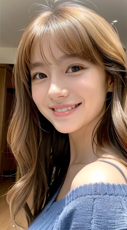 ((Selfie 1.6))((smile1.6))、the front、close - up face、Wavy hair｟Looking at the camera｠a blond、With bangs、Best Quality, masuter piece, 超A high resolution, (Photorealistic:1.4), Raw photo, high-level image quality, high-detail, ​masterpiece、a 18 year old girl、In the apartment