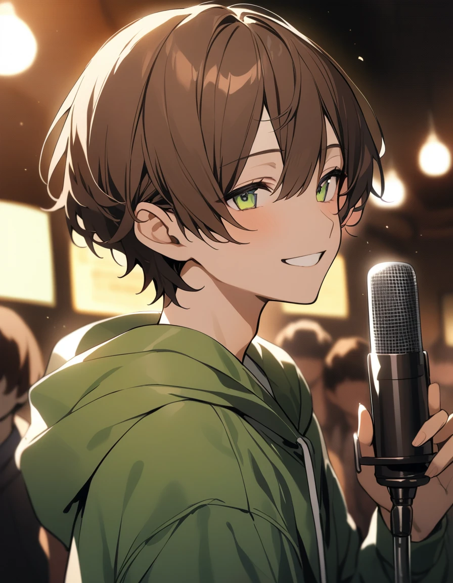 A boy1people、male、juvenile、15Age、Short Hair、Brown Hair、Jewel-like eyes、green、Radio broadcast、Speak into the microphone、Upper Body、smile、masterpiece、Highest quality、hoodie、night、Dark background、Warm atmosphere