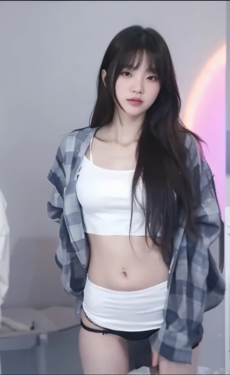 Korean girl wears a long-sleeved shirt that covers her waist and shows off her navel.