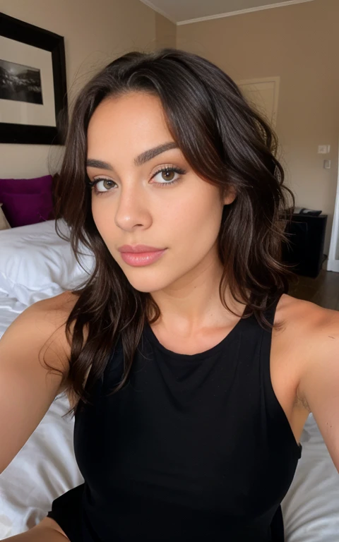 Jolie belle brune en débardeur sexy faisant un Selfie (black har) (in a bed), Selfie, Low cut, very detailed, 20 ans, visage innocent, naturally wavy hair, yeux verts, high resolution, head of'ouvrages d'art, best quality, intricate details, very detailed, mise au point nette, detailed skin, Texture de peau réaliste, texture, detailed eyes, professionnel, 4K, charming smile, prise avec Canon, 85 millimeters, slight depth of field, Kodak Vision Color, corps parfaitement ajusté, extremely detailed, Photograph_\(ultra\), photographicRealistic, realistic, Post-traitement, maximum details, roughness, real life, ultrarealistic, photorealism, photographie, 8k uh, photographie