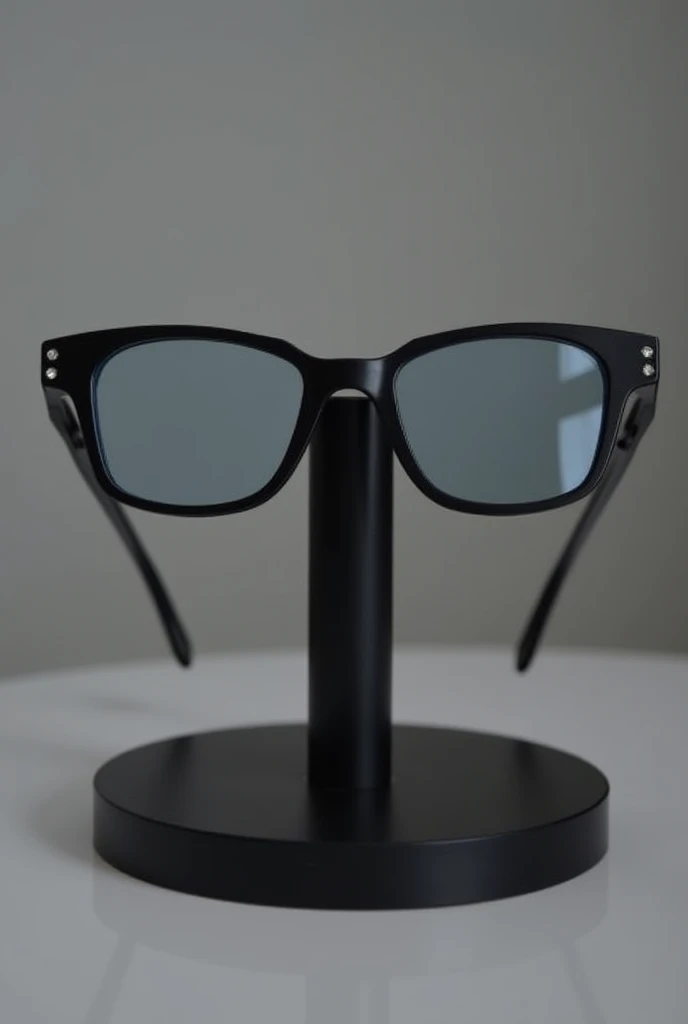  The glasses have a medium-sized frame., Made of a light but durable material. The frame is a neutral color, like black, to give it a modern and discreet look.

On each side of the mount, Small LED flashlights are integrated. 

Place the glasses on a base that holds them by the temples with two small columns 
