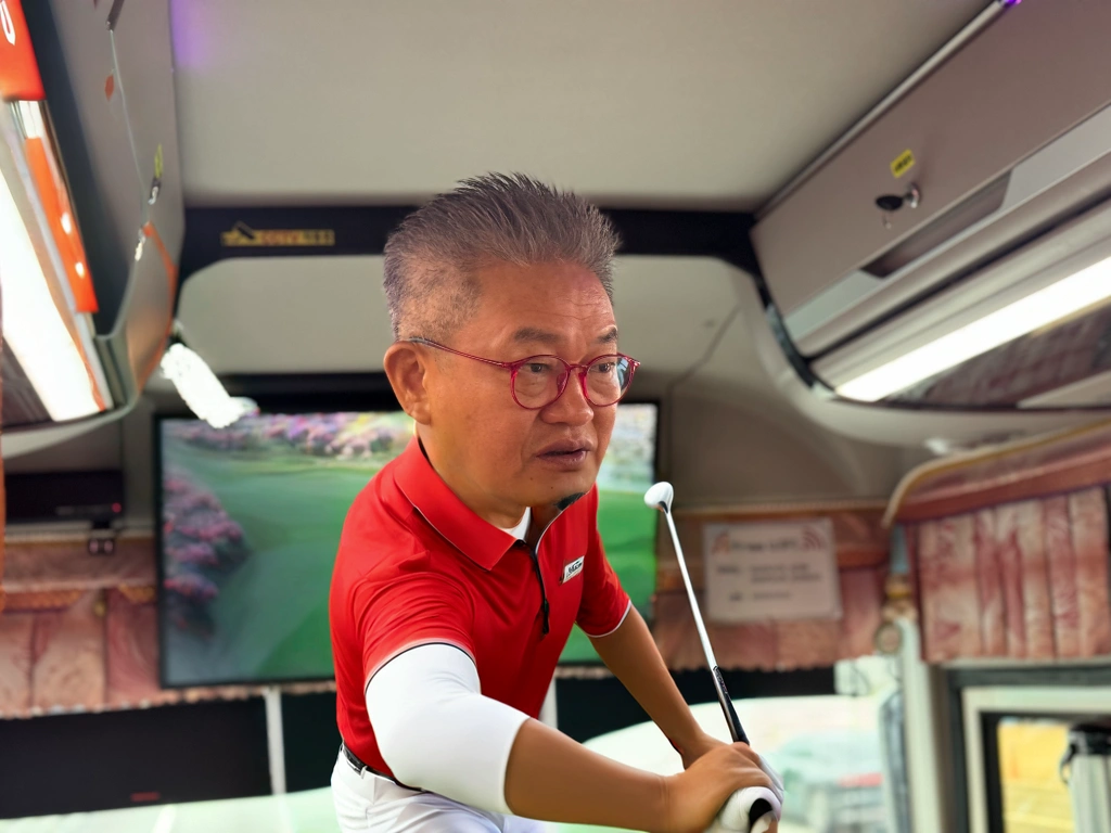 arafed man in a red shirt and white pants playing golf, mid action swing, professional cgi, advanced technique, off putting, amazing depth, virtual installation, joongwon jeong, wrx golf, having a great time, dynamic angled shot, vr, kid, gaming, off - putting, 165 cm tall, afp
