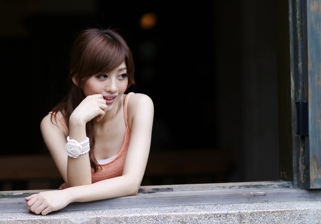 ((masterpiece. masterpiece. real photos ))Maintain eye contact with the audience.She is Taiwanese.Delicate skin.Lovely big eyes.Charming lips slightly parted. Beautiful girl named SOFY.
