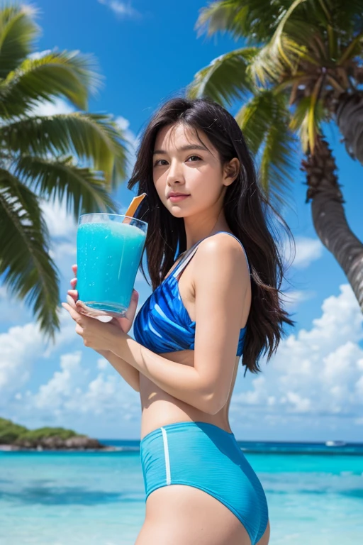 Summer Sea、Palm Tree、Woman holding blue tropical juice