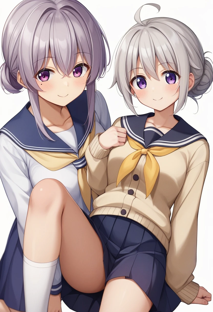 1 girl、One person、chest、Staring at the audience、smile、bangs、skirt、Big Tits、Simple Background、shirt、Knee socks、Long sleeve、White background、school uniform、Purple Eyes、clavicle、白いshirt、Ahoge、Grey Hair、プリーツskirt、chest元が開いた服、Sailor suit、黒Knee socks、Sailor collar、Off the shoulder、Hair Bun、mole、smile、neckerchief、Sleeves are longer than the wrist、目の下のmole、Double Odango、Leaning forward、cardigan、緑のskirt、Yellow neckerchief collar、The top three buttons of her sailor collar are open、chest元が開いたcardigan、、chest元が開いたSailor suit、緑のSailor collar、Place your hands on your thighs、chestの谷間、chestの谷間を強調ししている、No eye highlights