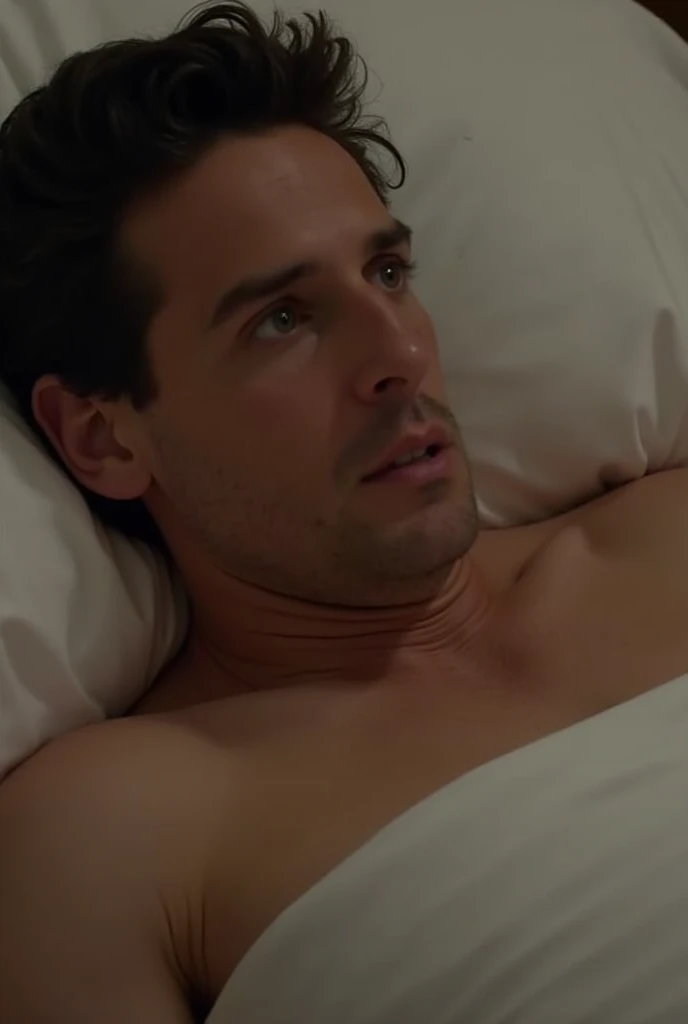 Juan Guarnizo discovering that his wife is cheating on him with Rubius in Juan's bed