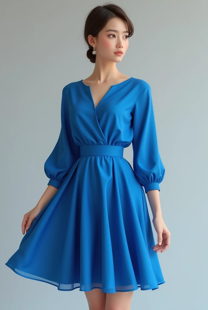 Blue dress with sleeves up to the forearm, with loose skirt up to the thigh