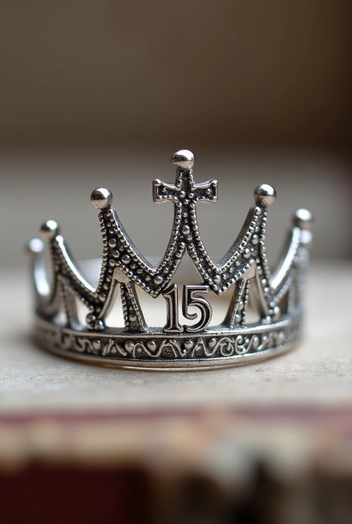 Silver ring for quinceanera, in the shape of a crown and the number 15 in the center of the crown 