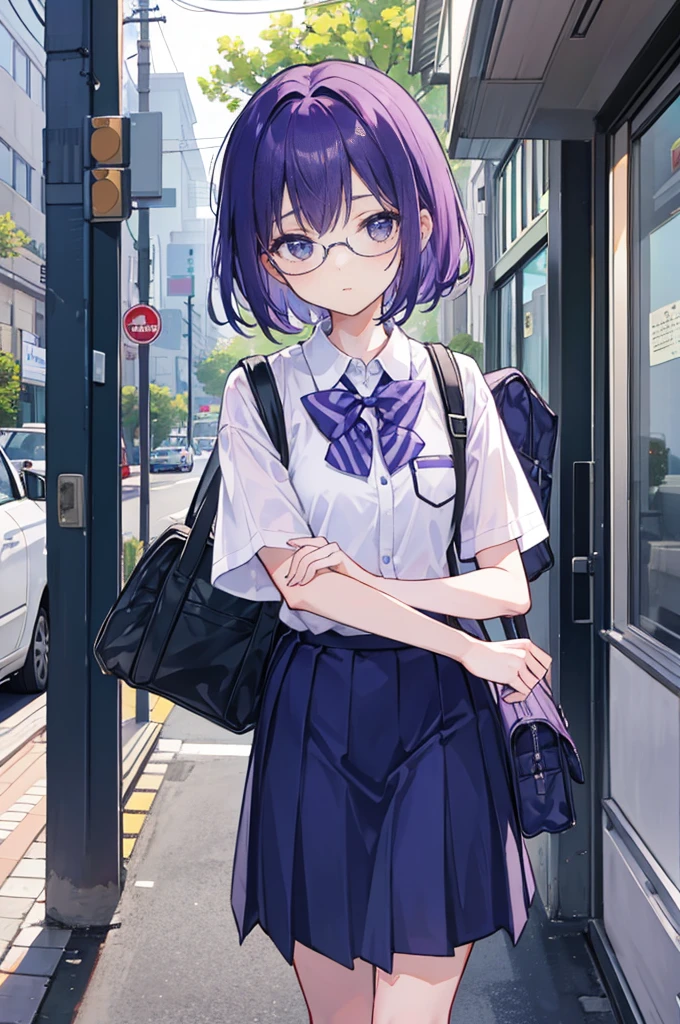 Going home in the evening、With short violet hair、I'm wearing glasses.、wearing a school uniform、carrying a school bag、Male middle school student