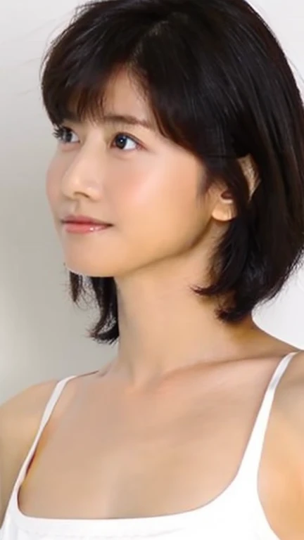 ((natta、Realistic light、top-quality、8K、masterpiece:1.3))、1girl in、Women in Japan、Slim Beauty:1.4、abdominals:1.1、(brown haired、middlebreasts:1.3)、Silver Silk Dress:1.2、ultra beautiful faces、Delicat eyes、二重まぶた、A smile、short-cut、shorth hair、fair white skin、、long lashes、The shirt