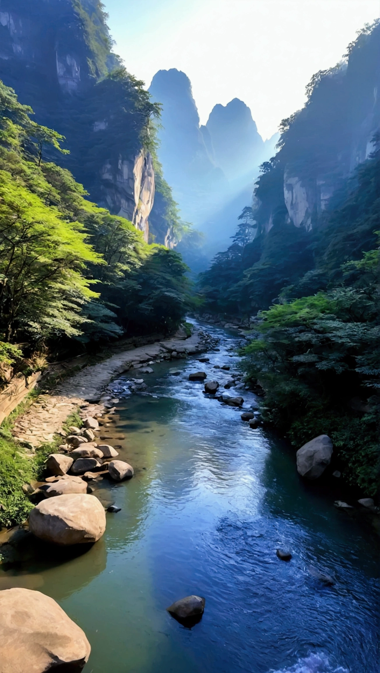 Taking photos in the creek,The stream is clear,Like the mountains in Zhangjiajie,Mountain tops shrouded in mist,Looming,Purple sunlight shining on the mountains,Like an ink painting