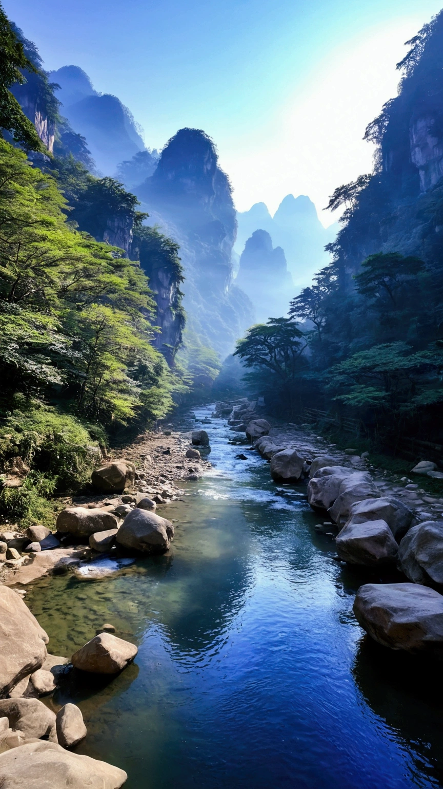 Taking photos in the creek，The stream is clear，Like the mountains in Zhangjiajie，Mountain tops shrouded in mist，Looming，Purple sunlight shining on the mountains，Like an ink painting
