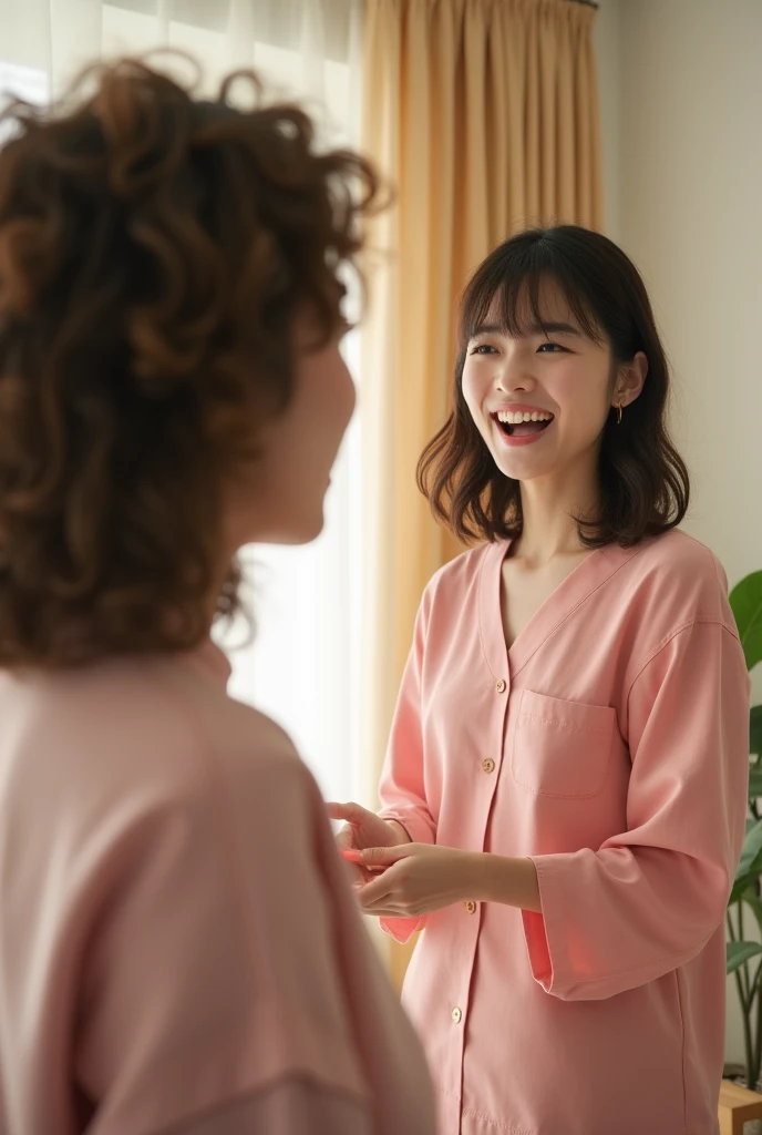 An 18-year-old Japanese woman、I am taking singing lessons from a 30-year-old Japanese woman.。Both of them have low noses、The chin is short、Long sleeve blouse and small chest。The 18-year-old girl has dark brown hair with bangs.、Standing facing the screen and singing with your mouth wide open。The 30-year-old woman has short curly blonde hair and is wearing pink clothing.、He's sitting and facing away so I can't see his face。They're both smiling and looking very happy。The room is bright and bright.、The wall color is champagne gold。There is about a meter between them。It's a photo of a real person.。