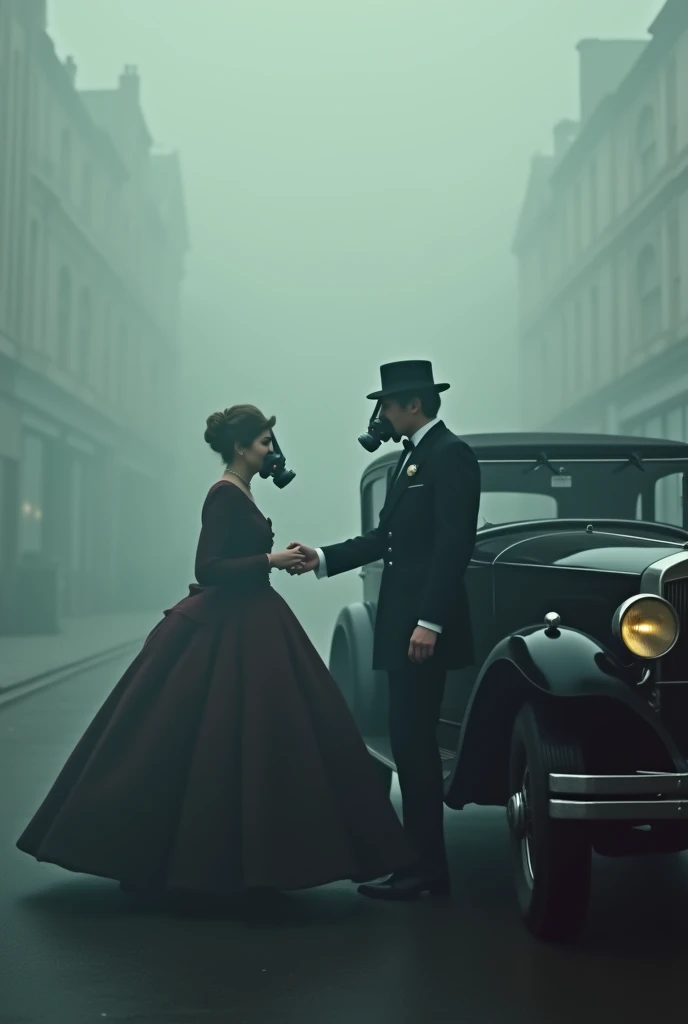 A couple, two young people who are close,、Thick Fogに包まれた1930sのロンドンにて、Men and women dressed for a ball dance happily out of a black automobile.、The man holds out his hand to the woman and escorts her in an exaggerated pose reminiscent of a musical movie.、Female cowboy shots、They are both wearing gas masks for poison gas.、Thick Fog、1930s、A thick fog hangs over the foreground of the screen.、