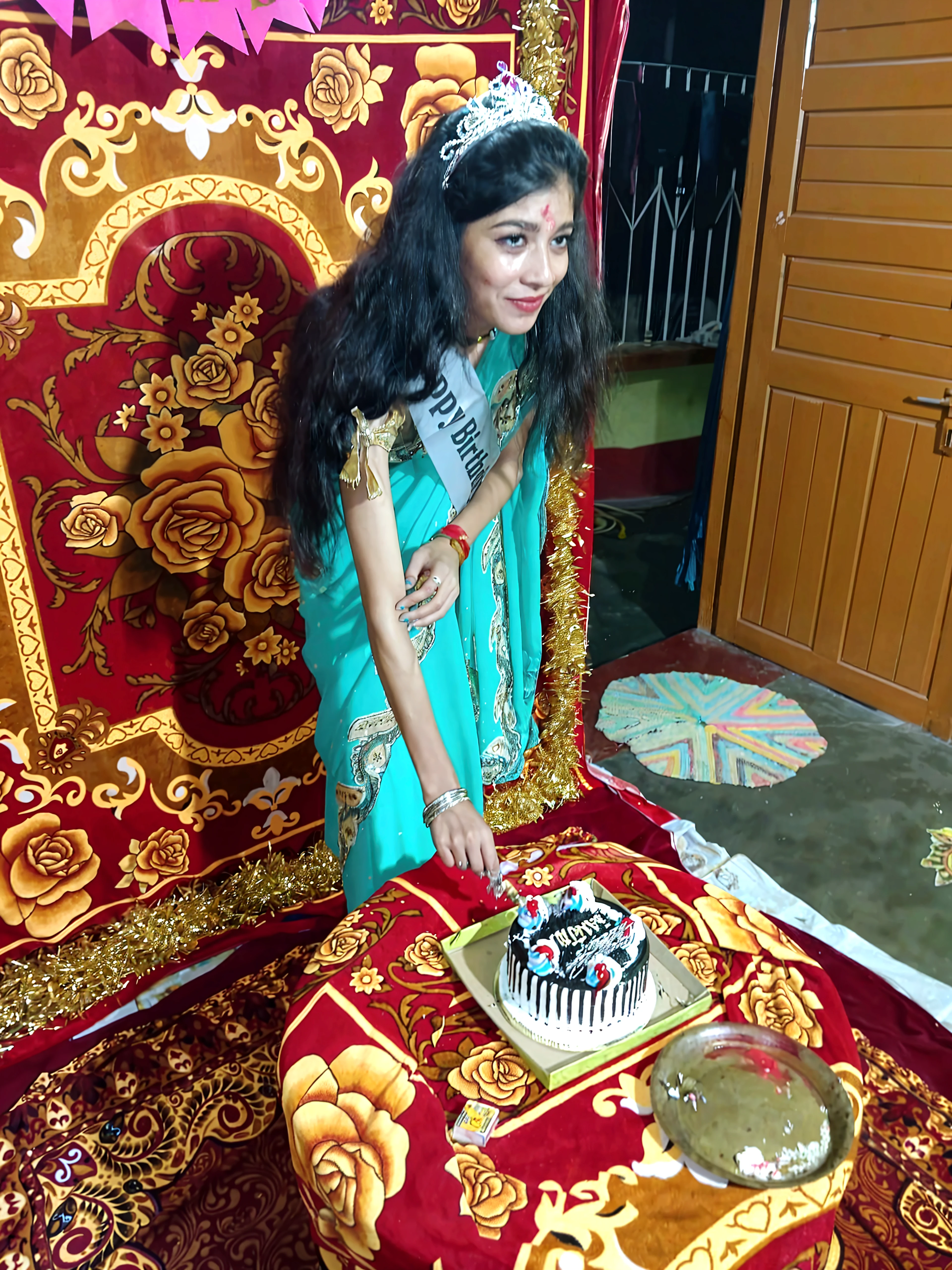 arab black haired girl
Aman