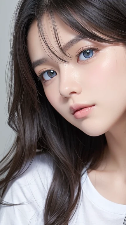 Highest quality、Realistic、、zoom、look up、cute、Light grey eyes、Black Hair、Long wavy hair、boyish、Light Blue T-Shirt、Eyes that see far、Face close-up、thin