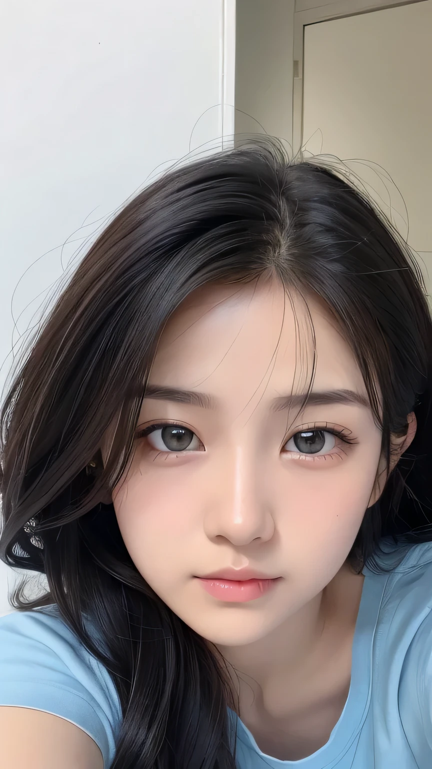 Highest quality、Realistic、、zoom、look up、cute、Light grey eyes、Black Hair、Long wavy hair、boyish、Dark Skin、Light Blue T-Shirt、Eyes that see far、Face close-up、thin