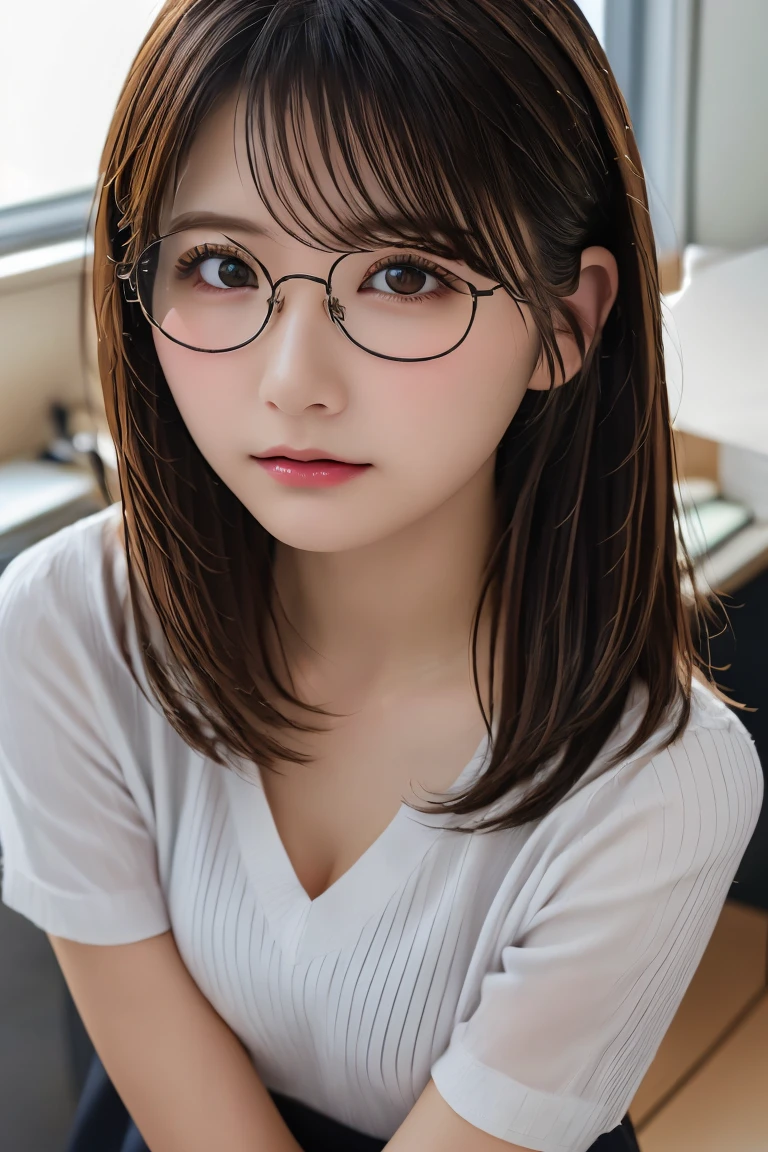 Highest quality, (beautiful)、beautiful女性、Precision Eyes、Brown Hair、Brown eyes、Looking into the camera、Soft Breasts、Medium Hair、Inward curl hair、Straight Hair、Upper Body、Cross your arms、Shoot from above、office、Ｙshirt、Glasses、Sad expression、ビジネスshirt