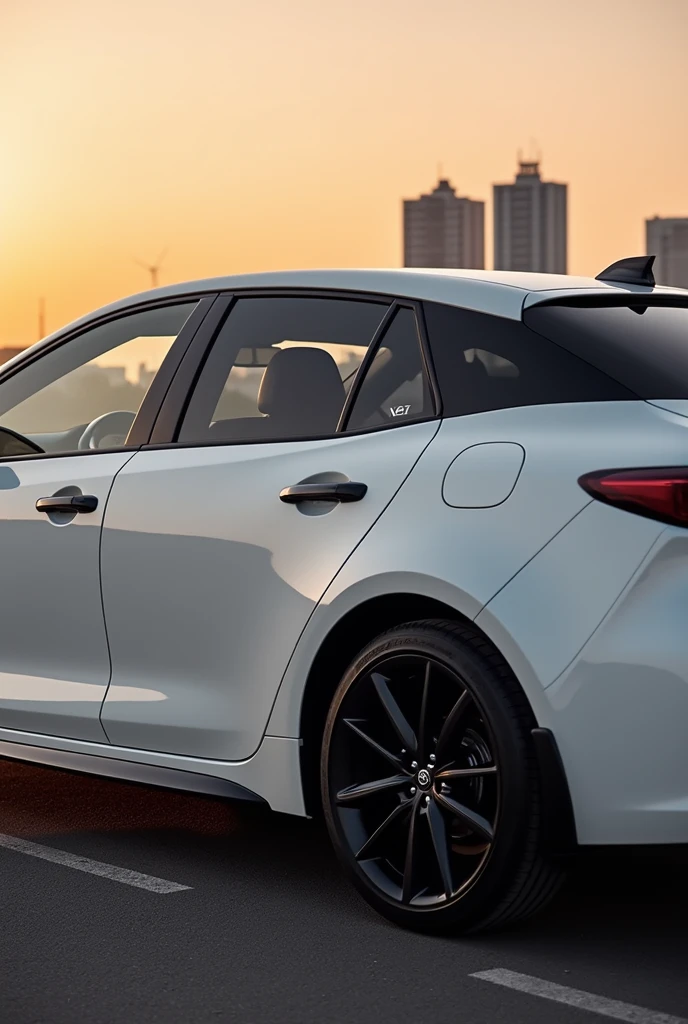 Corolla xei 2024 White rear car, black ceiling, black rearview mirror, black spoiler, black inferior lateral friso, black door handle
