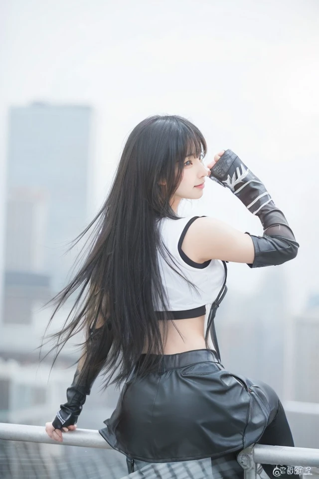 Black Hair、profile、Photorealistic、movie lightning