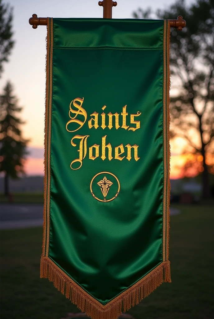 Green silk standard containing the inscription in Latin gold of: "Saints John" No. 202, below the design only two side bars or lines located vertically from left to right and in the middle of the lines a circle with a dot in the center