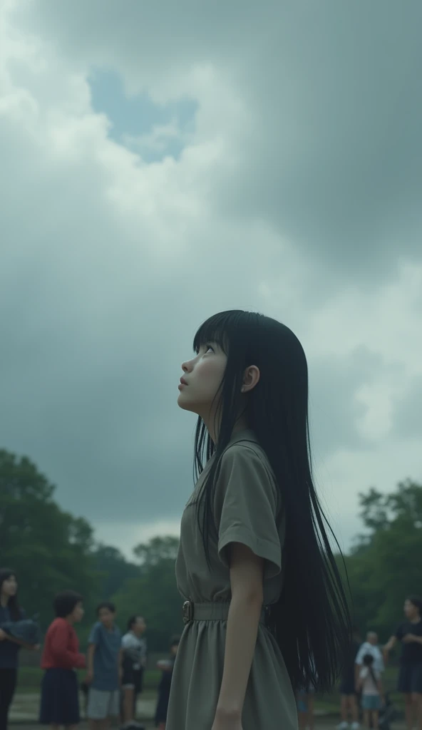 zoo、Cloudy、Depressed girl、Expressionless、Looking up at the sky、Upper Body、Black Hair、Japanese、Long Hair、Real、