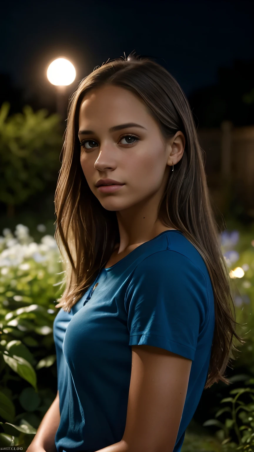 Foto hiperrealista en primer plano de Alicia Vikander, portrait/ masterpiece, best quality, (photorealistic:1.4), portrait photo, blue t-shirt, night in garden, during the night, dark night, during night, cinematic light, beautiful woman, skinny, medium breasts, straight dark blond hair, detailed face, photo taken from a distance, age 20 years old