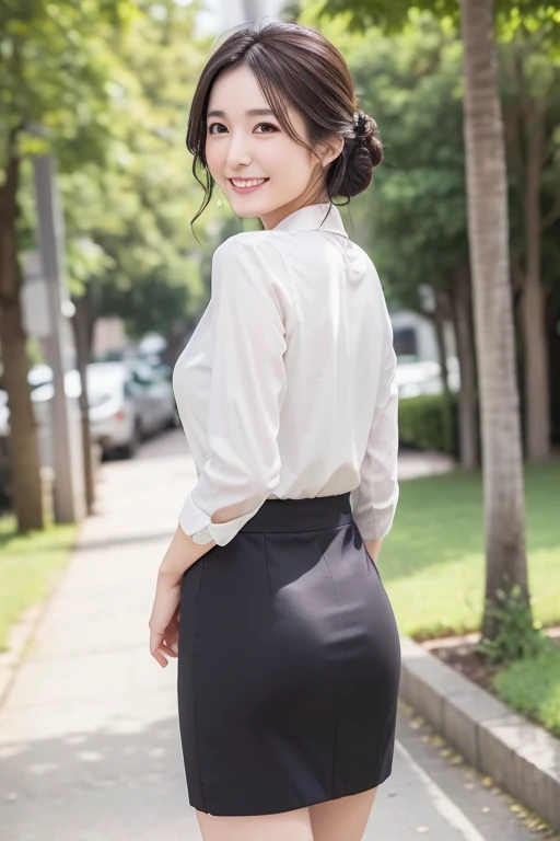 masterpiece、High resolution、Photo quality、Realistic、Beautiful Japanese Woman、Mature Woman、Detailed eyes、Eyes of Reality、business suit、Cotton tight skirt、Back view、Walking around town、The face is turned around、smile、round face、Above the knee、Updo、