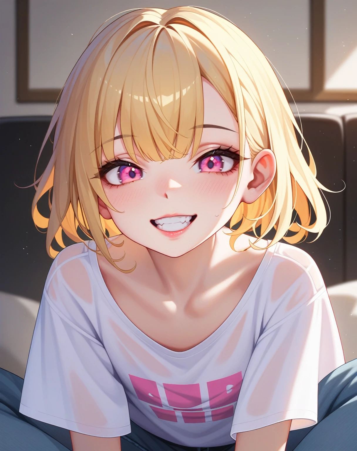 score_9,score_8_superior,score_7_superior,score_6_superior,score_5_superior,score_4_superior 、8k,Highly rated on Pixiv, Very naughty,Familiar attitude、Lean forward、The appearance of young Japanese women,White of the eye、Double teeth、Flat Chest、Broad shoulders、Golden hair color、Long Hair、Short hair with outward curls、Pink eyes、Heavy bangs、Baggy shirt、NSFW,In the living room、evening、Culotte pants、superiorから、Face close-up