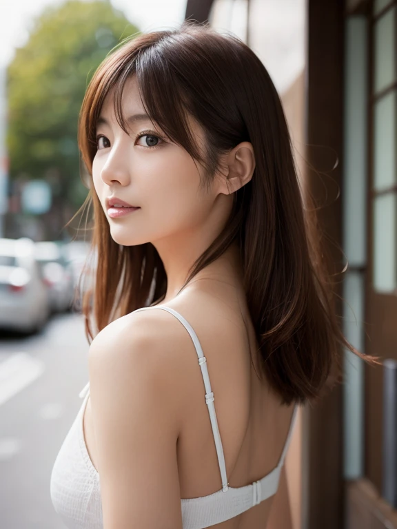 Japanese women、50 years old、Brown Hair、Shortcuts、White camisole、Bcup、