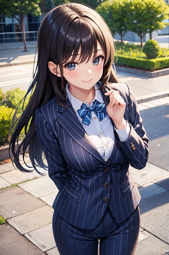 Woman in striped suit　tie　smile