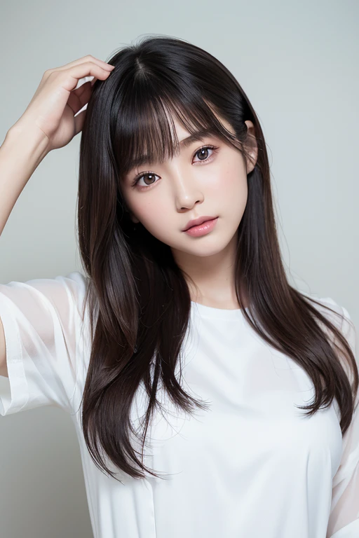 High-quality, ultra-realistic portraits。She has strong eyes and a beautiful face.。The facial contours are sharp、Gives an intelligent impression。Eyes are large、Her deep eyes are impressive、Eye makeup is done in a natural way。The nose is high、In a smooth manner、The lips are natural in colour and have a moderate thickness.。The skin is transparent、Has a healthy glow。Makeup is natural、Use a subtle lip color。The lighting is soft and natural.、Accentuating facial features、Does not emphasize shadows。The background is simple and has a blurred gradient.、Focus on the face。
