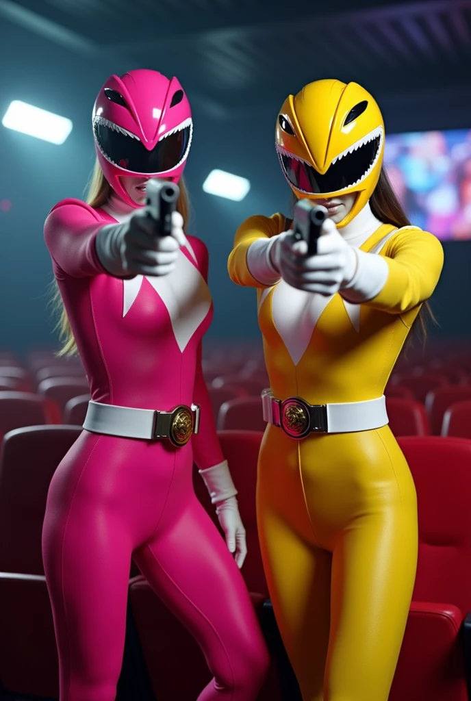 2 famme qui porte une tenue de powe ranger rose et jaune avec le casque et avec les gant blanc qui font un braquage dans un cinéma pour braque la caisse des gens avec des pistolet