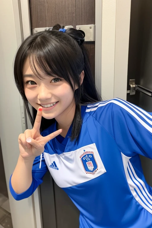 A young woman、He is posing in the blue soccer uniform of the Japanese national team.。Her hair is long、It extends to the shoulders。A woman makes a peace sign with her right hand、The left hand is placed next to the door。She is smiling at the camera.、Has a friendly expression。Football Stadium、I&#39;m rooting for you、((very big breasts:1.8)),((huge cleavage:1.8)) ,